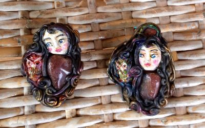 Small Brooch Play